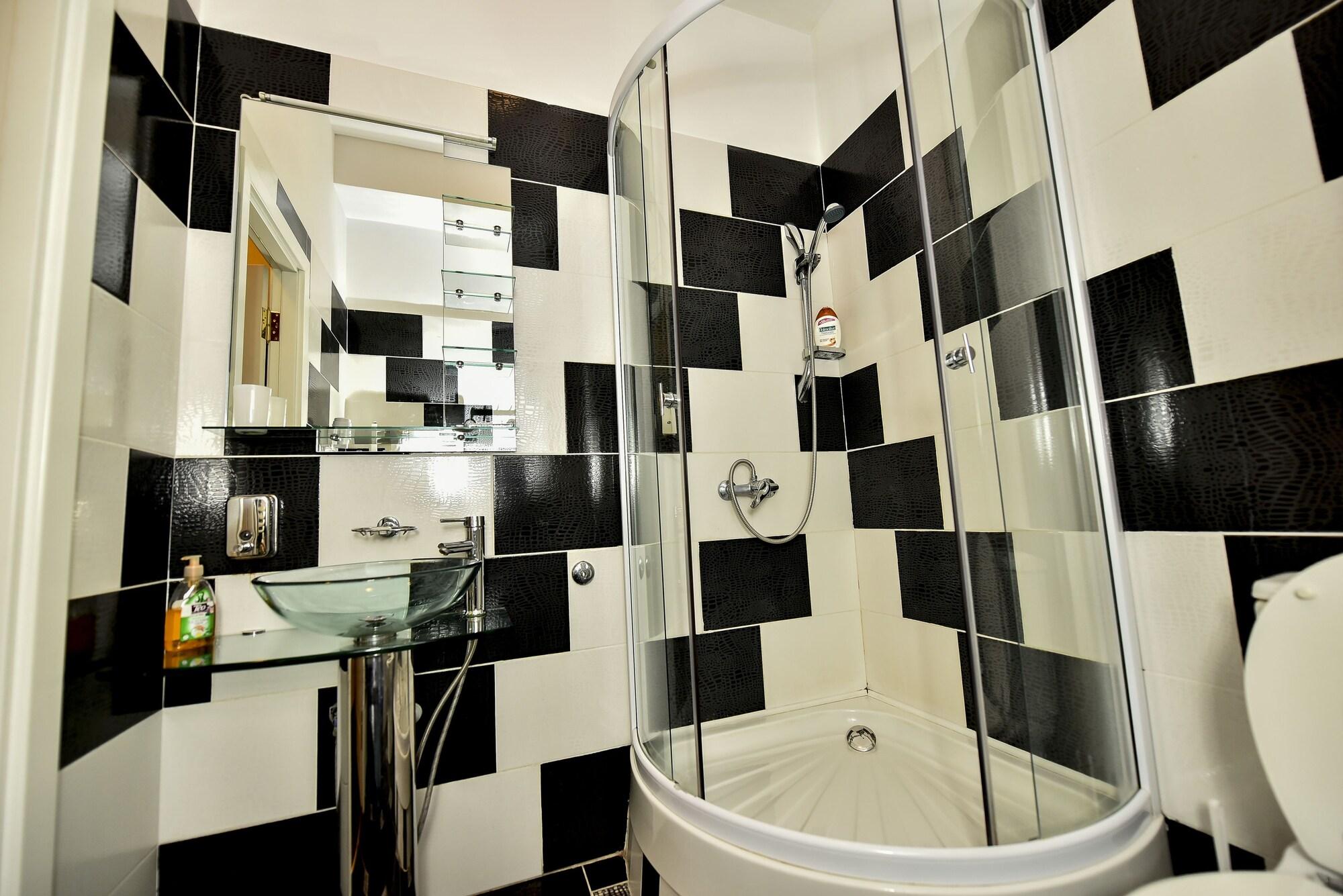 Mesogios Hotel Кишинев Екстериор снимка