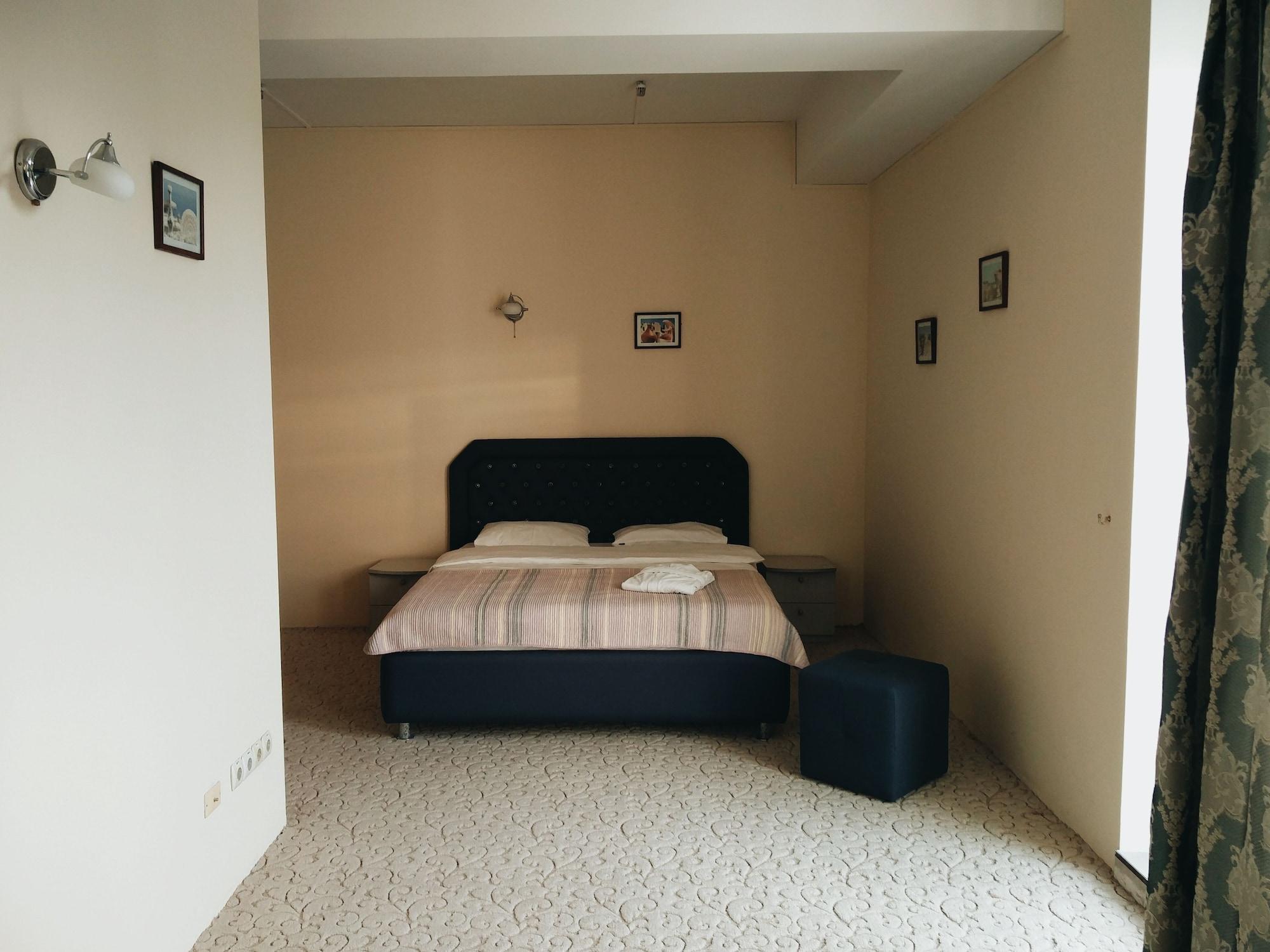 Mesogios Hotel Кишинев Екстериор снимка