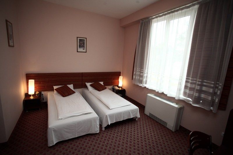 Mesogios Hotel Кишинев Екстериор снимка