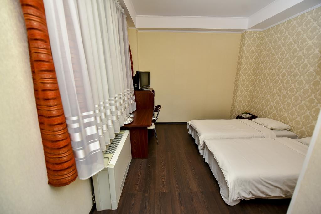Mesogios Hotel Кишинев Екстериор снимка