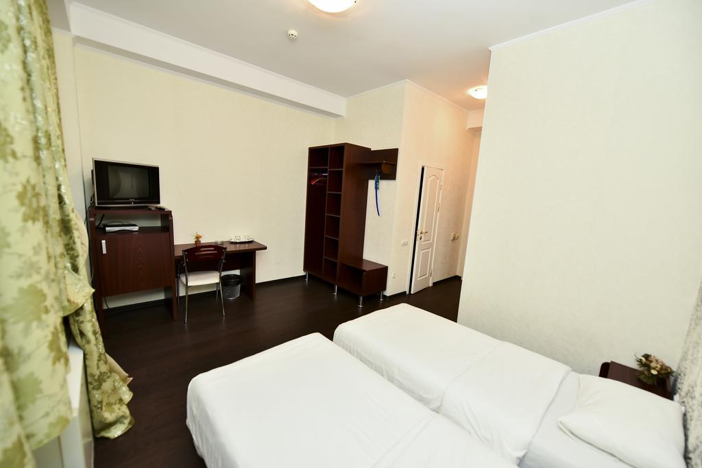 Mesogios Hotel Кишинев Екстериор снимка