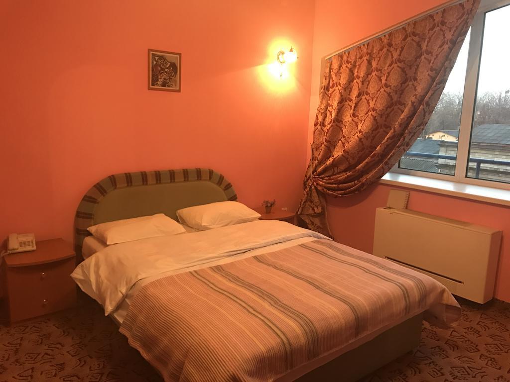 Mesogios Hotel Кишинев Екстериор снимка